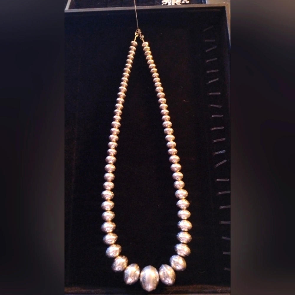 Elegant Graduated Stamped Handmade Navajo Silver Bench Bead Necklace - Picture 3 of 9